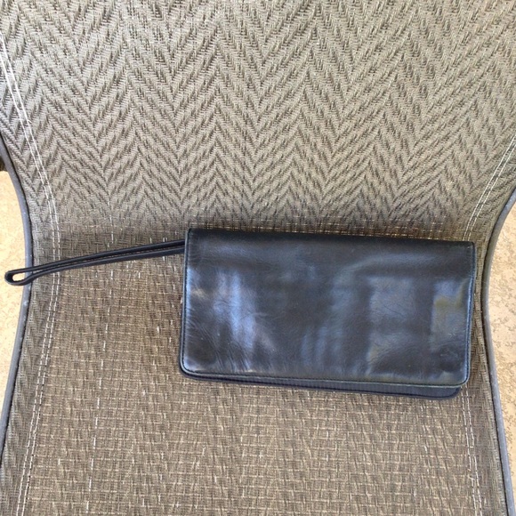 Hobo Black Leather Convertible Clutch Crossbody Bag - Picture 6 of 11